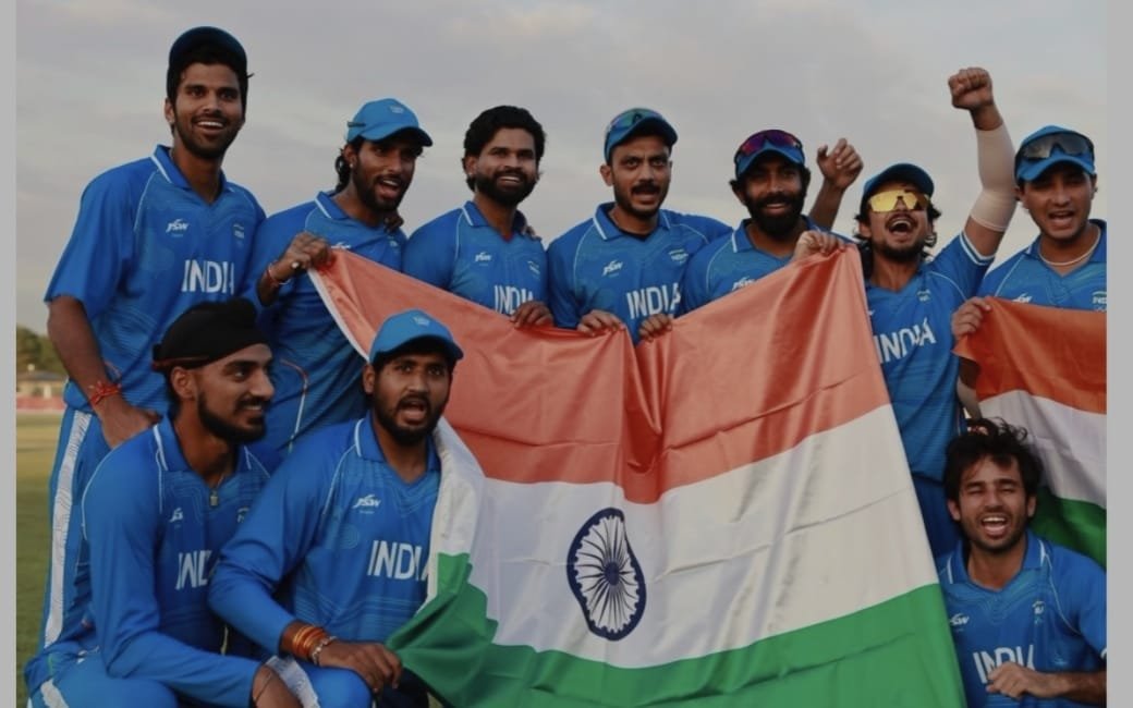 हाथों में तिरंगा, दिल में जीत का गर्व ❤️