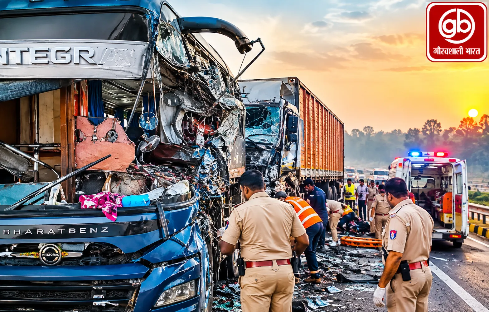 अंबेडकरनगर में बस-ट्रेलर भिड़ंत, 4 यात्रियों की दर्दनाक मौत