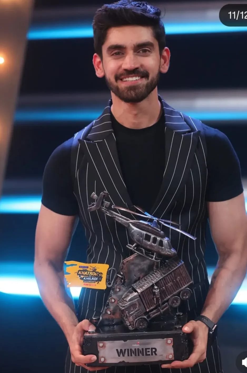 KKK 15 की ट्रॉफी के साथ अविनाश का यादगार पल
