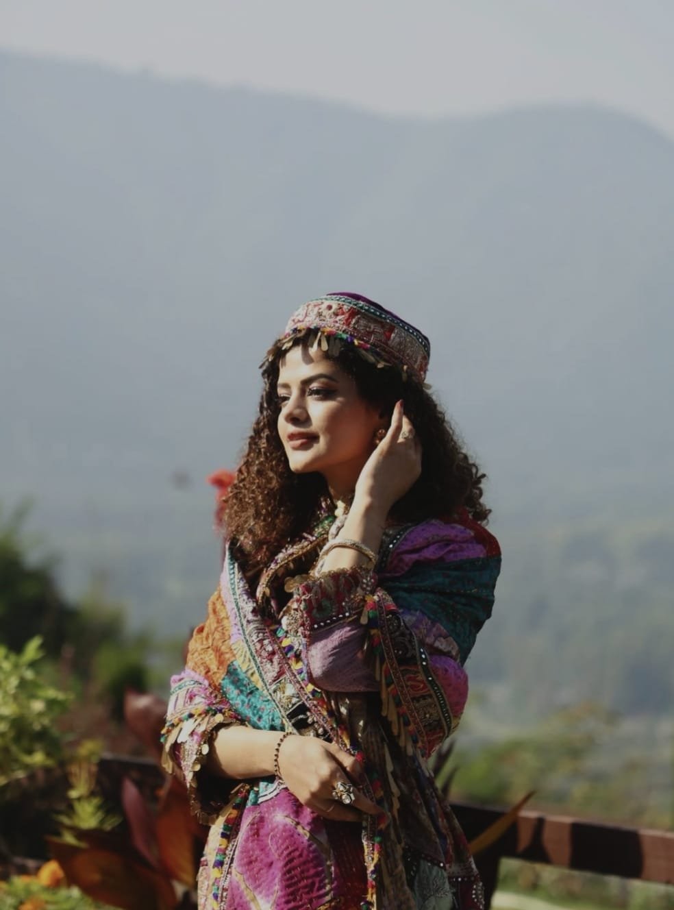 पलक के पहाड़ी लुक में दिखी सादगी और खूबसूरत पारंपरिक झलक