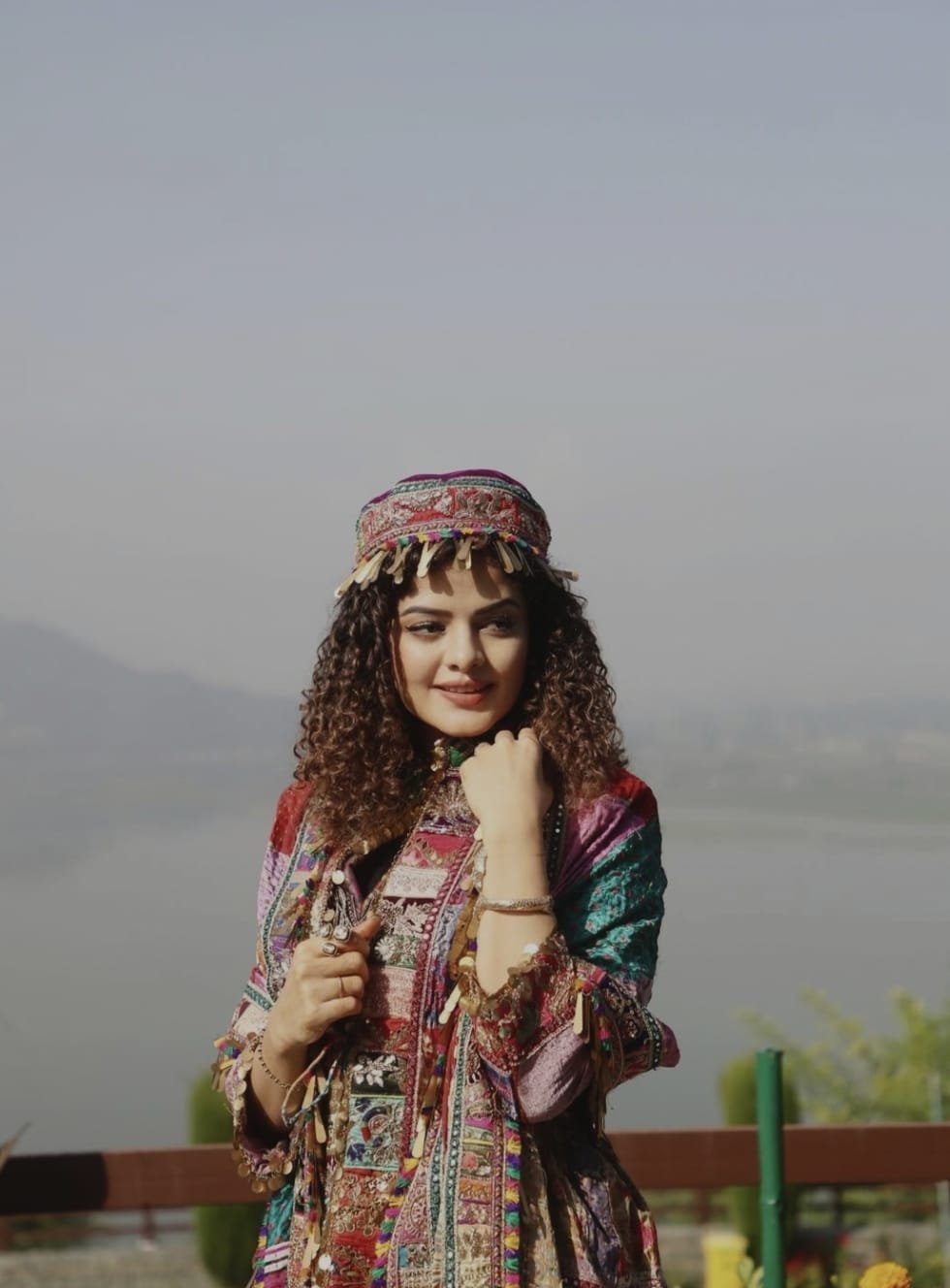 पहाड़ों की वादियों में पलक का खूबसूरत अंदाज