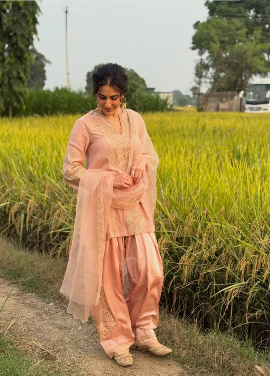 पंजाब की फिजाओं में सारा का खूबसूरत अंदाज